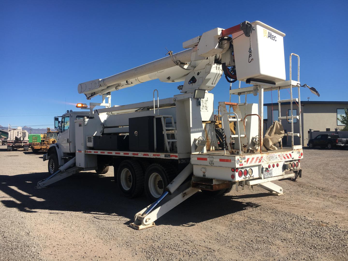 CAMION CON CANASTILLA ALTEC  AM855-F88